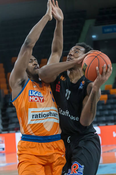 拒绝采访的 拒绝采访的